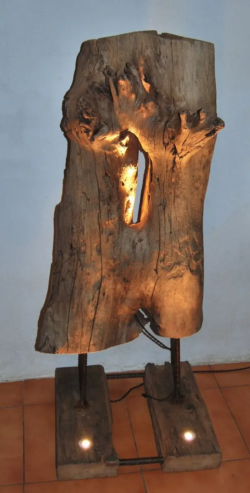 Escultura iluminada decorativa arte con madera 2