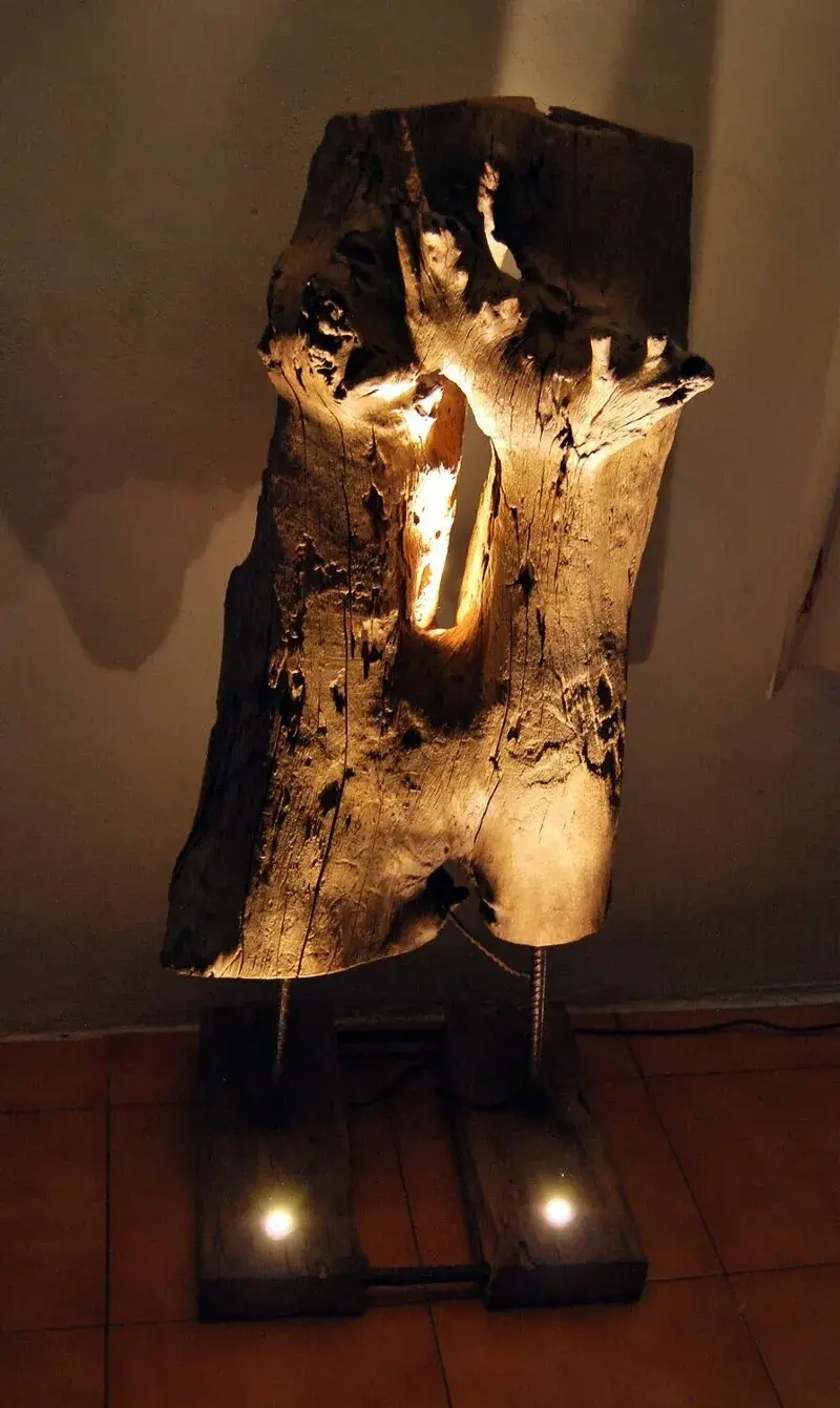 Escultura iluminada decorativa arte con madera