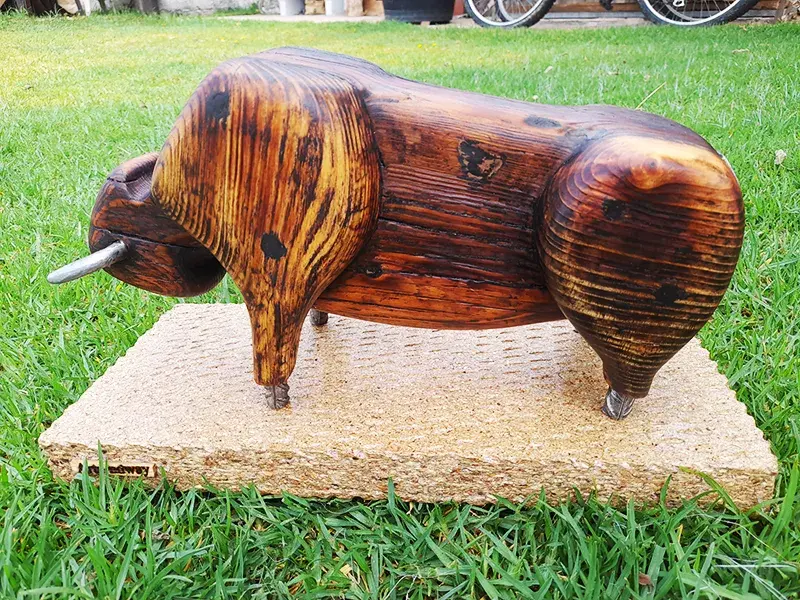 Escultura de madera Bisonte 10