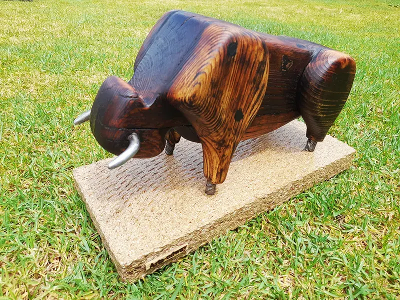 Escultura de madera Bisonte 6