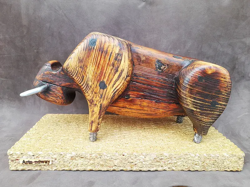 Escultura de madera Bisonte